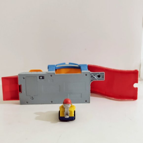 Playskool 2004 Talking Car Wash Ramp with Tow Truck - Picture 6 of 6